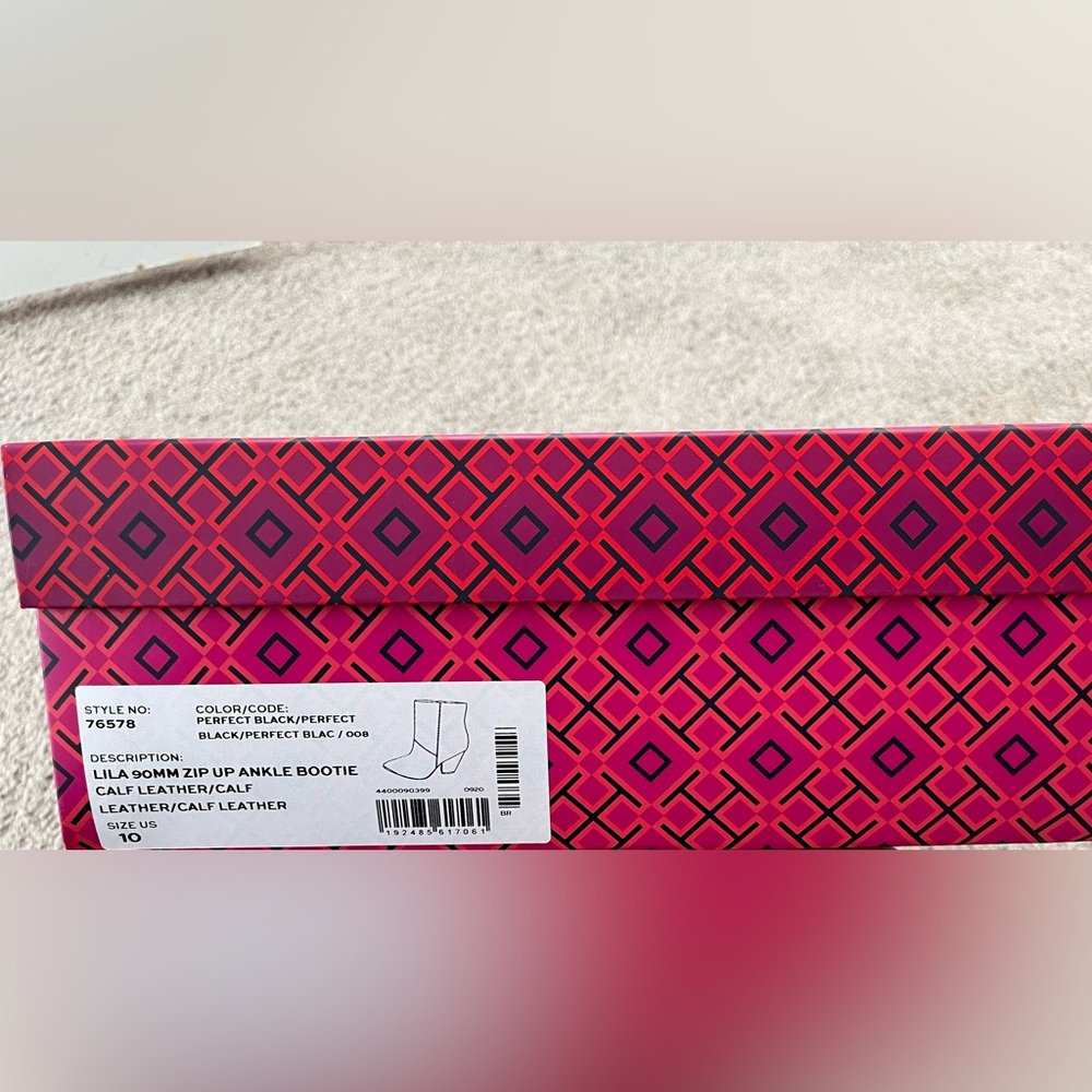 Tory Burch LILA 90MM Zip Up Ankle Bootie
Calf Leather - Picture 14 of 16